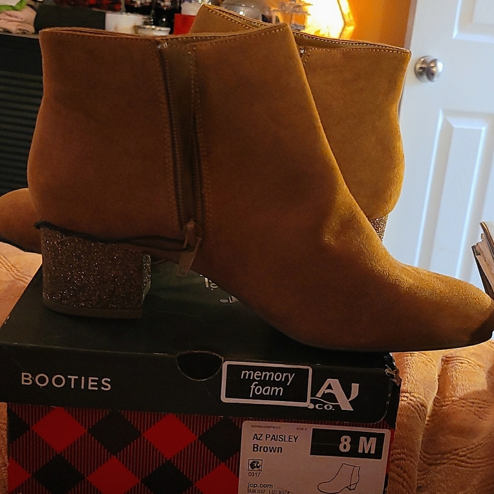 AZ paisley Booties by Arizona NWT in box sz 8